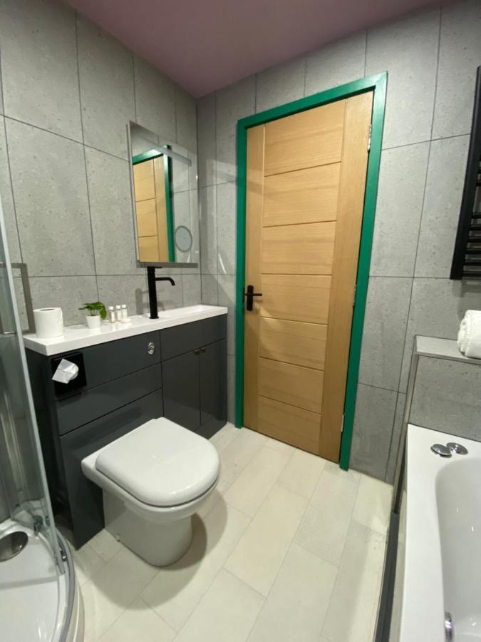 Aaron Wise - 51 Fitzhamon Apartments Cardiff Buitenkant foto
