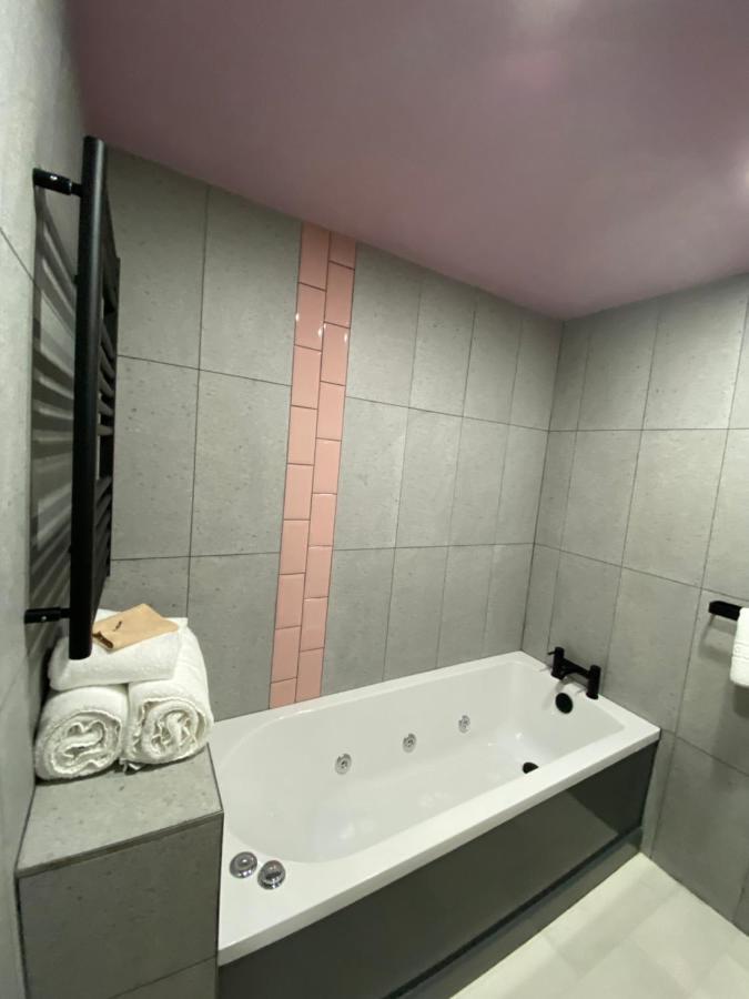 Aaron Wise - 51 Fitzhamon Apartments Cardiff Buitenkant foto
