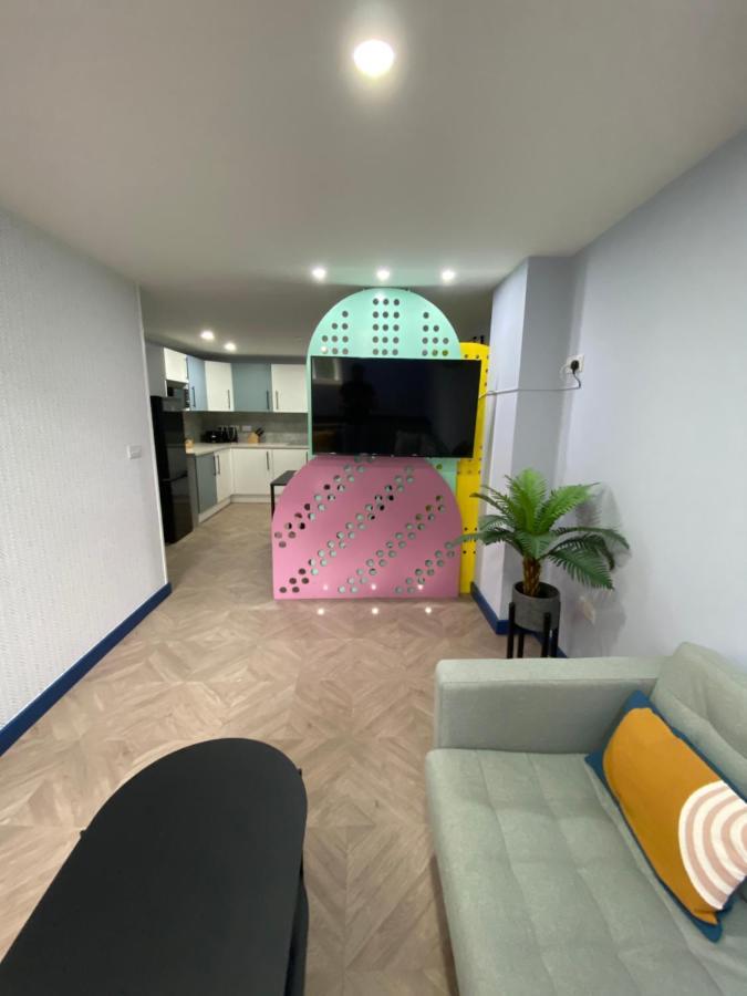 Aaron Wise - 51 Fitzhamon Apartments Cardiff Buitenkant foto